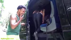 Jouer Il culo stretto della milf brasiliana si estendeva nel sesso di auto estrema