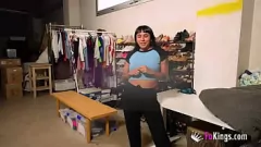 Redare Visul cel mare al lui Moly: lovindu -și angajatul într -o scenă aburită