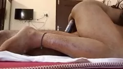 Jouer Une MILF indienne séduisante domine son jeune petit ami lors d'une séance de baise sauvage à la maison avec une chevauchée de chatte hardcore et une succion intense de bite
