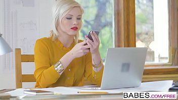 Redare Sefa obsedata de filme xxx face sex pe birou cu angajat viril