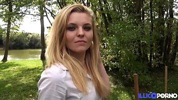 Redare sindi are 18 ani si e umilita xxxual in public de barbati dotati