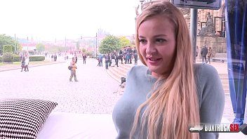 Odtwórz Futai z blondiną w centrum starej stolicy aktora xxx