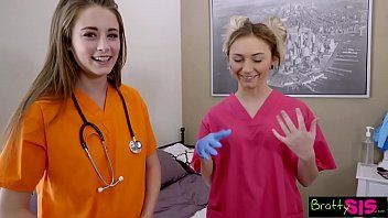 Reproduzir Alice primeiro massageia orgasmos com esperma