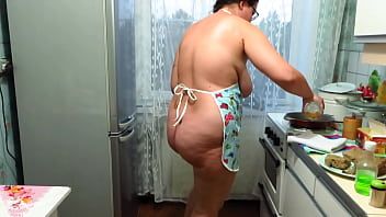 Play This fat mom with hot pussies masturbates very sensually in the kitchen
