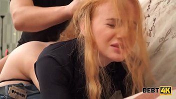 Jouer Elle pleure quand son demi-frère pénètre sa chatte hardcore avec du sperme