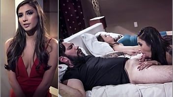 Reproducir Ve un pene muy largo y caliente de esta puta alta y hermosa y tiene que