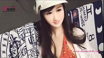 تشغيل إنها تمتص وتقوم بعمل xxx شفوي رومانسي للغاية وبعد ذلك تستقبلها ساخنة جدًا في كسها الناعم