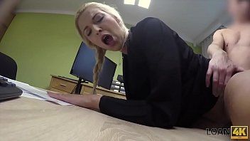 Play Xxx in the car with the most eager girl