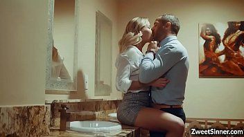 Odtwórz Jest podniecona i chce mieć głęboki seks w cipkach